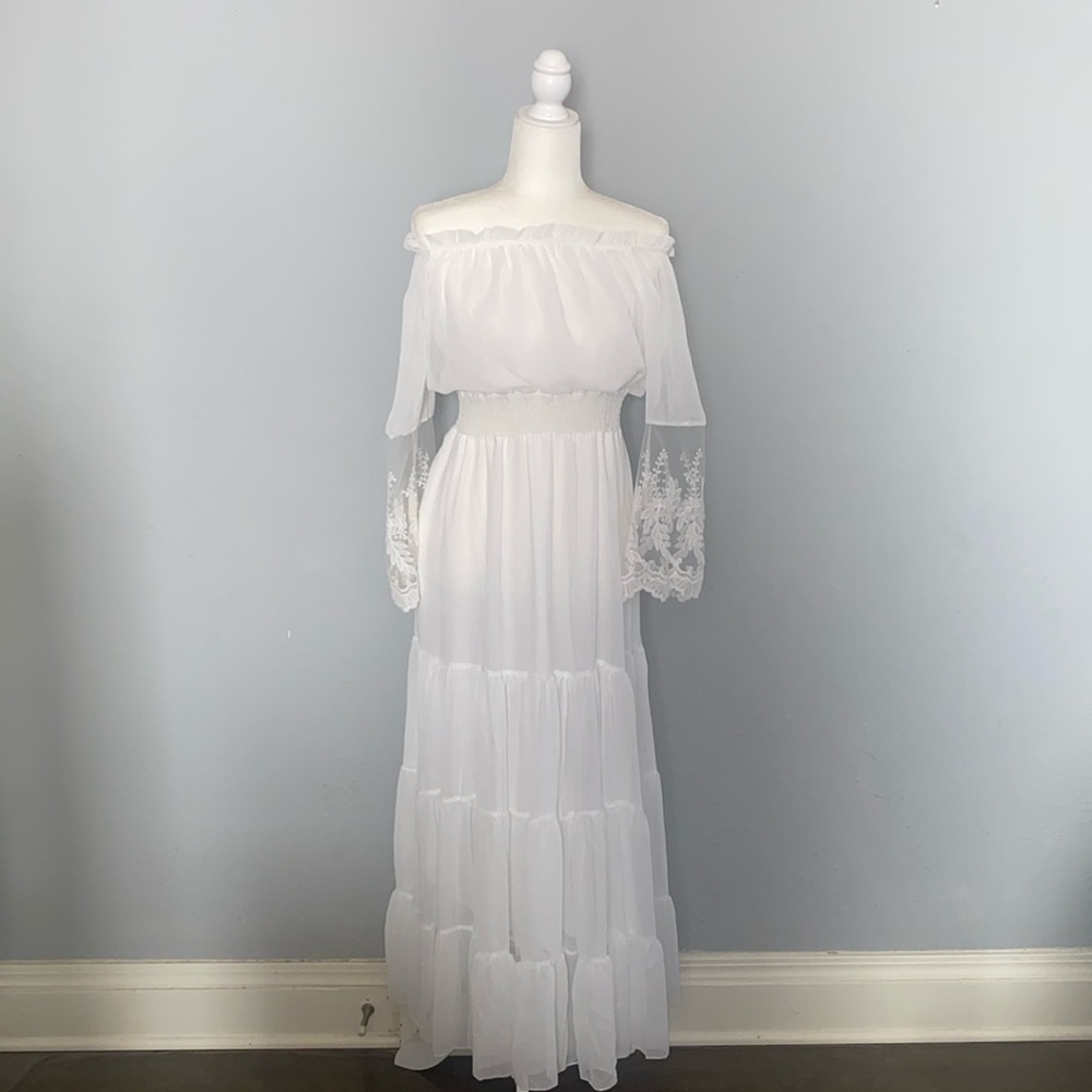 Selling a white dress. It’s a one size fit. Fits Medium and Large.